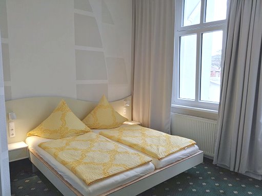 Zimmer 8